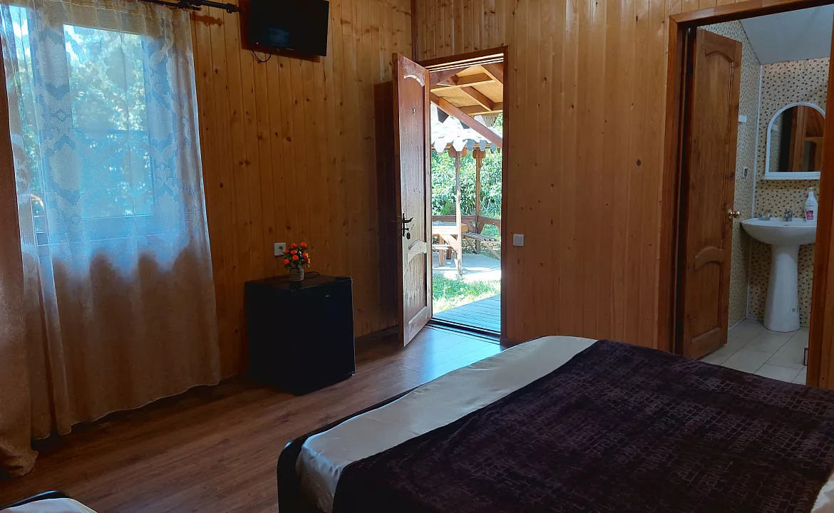 отдельный домик. Гостевой дом КАМЕЛИЯ. Пицунда