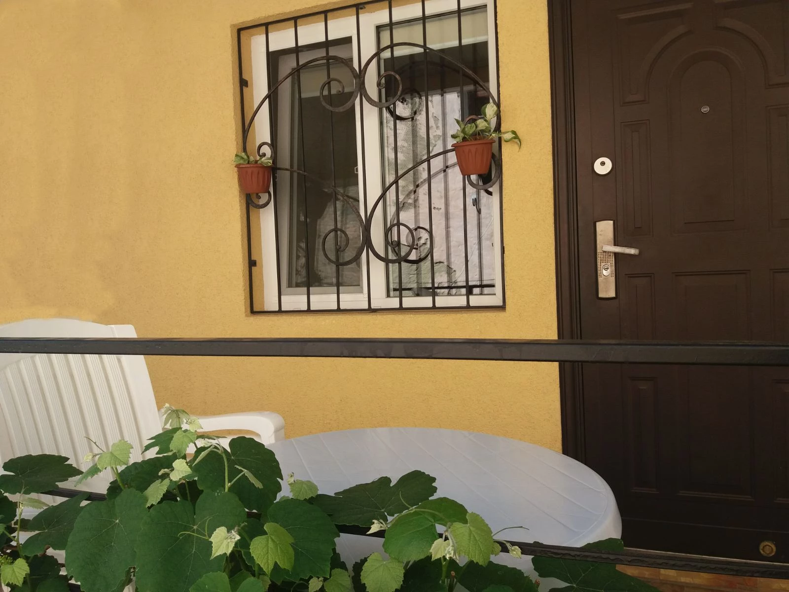 .  "Надежда". Алушта