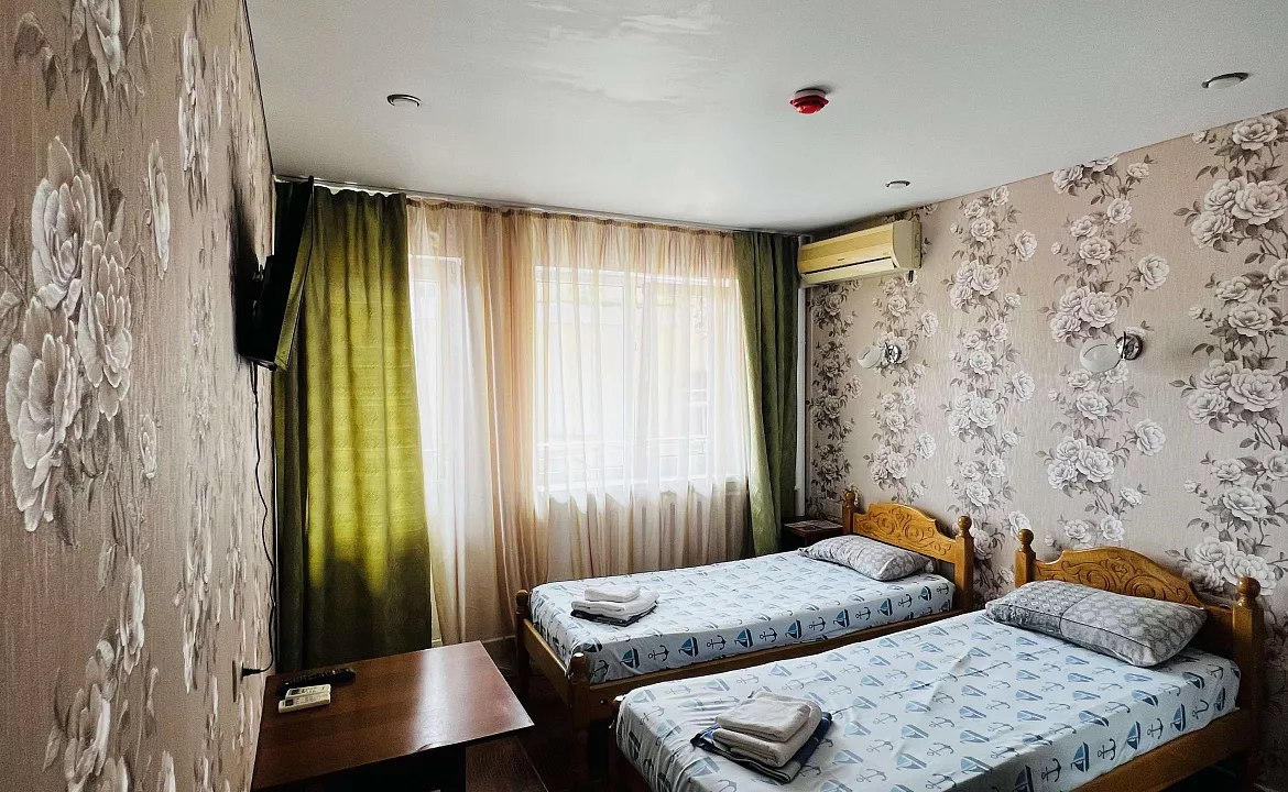 Стандарт 2-х местный. Отель «Черноморец». Лазаревское Стандарт 2-х местный. Отель «Черноморец». Лазаревское