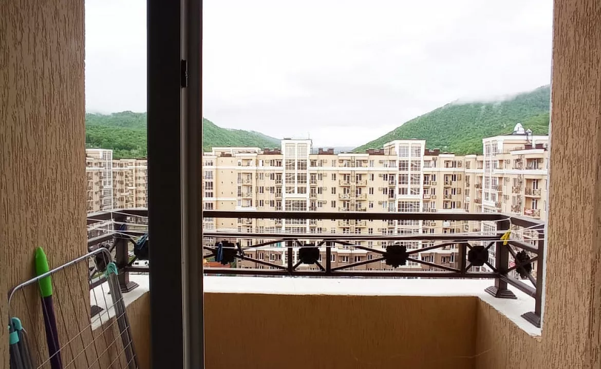 Студия под ключ для пары (есть дополнительное место). Квартира в многоквартирном доме Квартира под ключ с балконом в элитном ЖК СЕМЕЙНЫЙ . Лазаревское