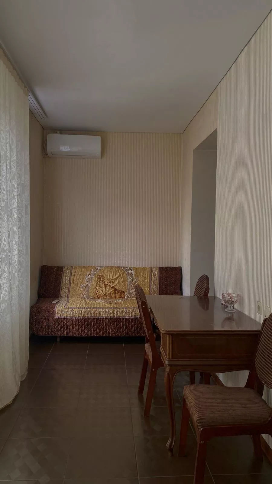 . Двухкомнатная квартира у рынка . Гагра