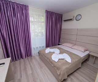 Однокомнатный, двухместный номер с удобствами. Гостевой дом "Эллеон". 