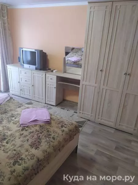 Трехместный номер со всеми удобствами с балконом. Гостевой дом "Ставрополье". Гостевые дома в Лазаревском Трехместный номер со всеми удобствами с балконом. Гостевой дом "Ставрополье". Гостевые дома в Лазаревском