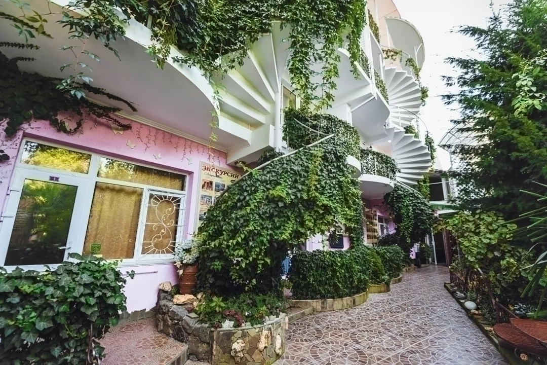 . Семейный отель «Летучая мышь». Алушта