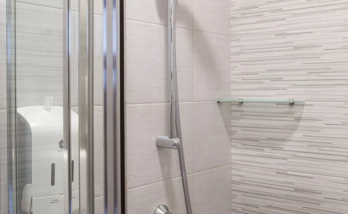 Люкс + (доп. место для ребенка от 12 до 18 лет, 700р в сутки). Гостиница El verano. Геленджик