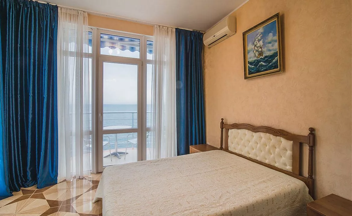 Студия (вид на море). Hotel & Osteophaty center "Lotus". Утёс