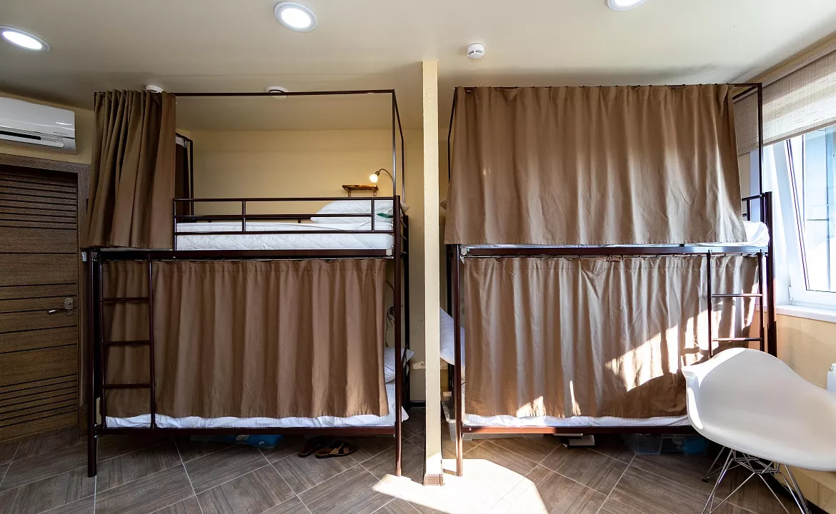 Кровать в общем 4-местном номере для мужчин и женщин. Хостел Bamboo Hotel. Адлер