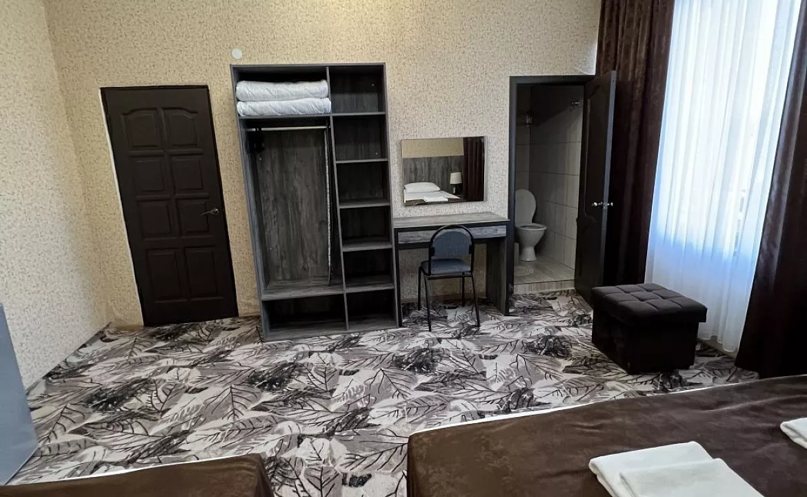 4-х местный номер с балконом Завтрак включен. База отдыха "Скурча". Сухум