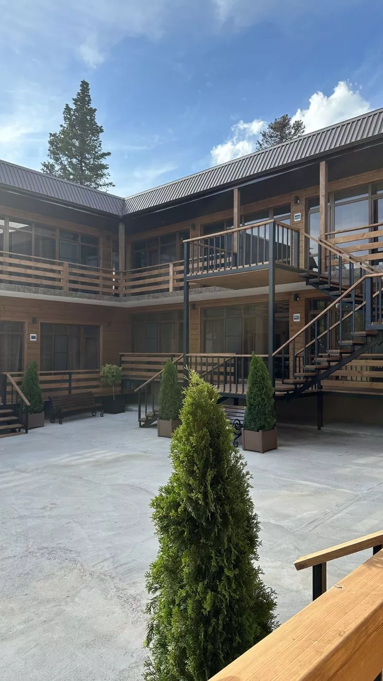 . Лилия. Гудаута