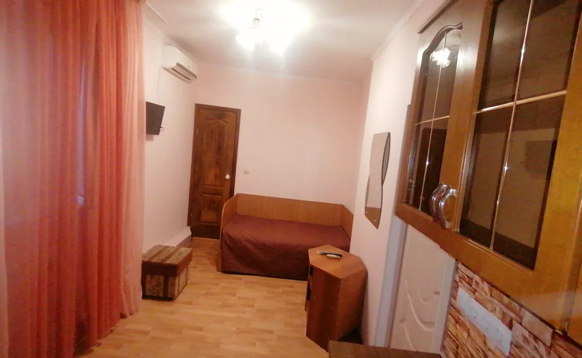 Студия номер 1. Гостевой дом НА САМБУРОВА. Анапа