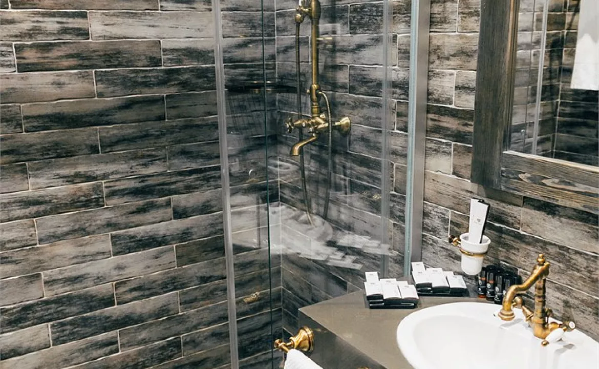 Люкс с видом на реку. Бутик-отель "Кижи". Красная Поляна