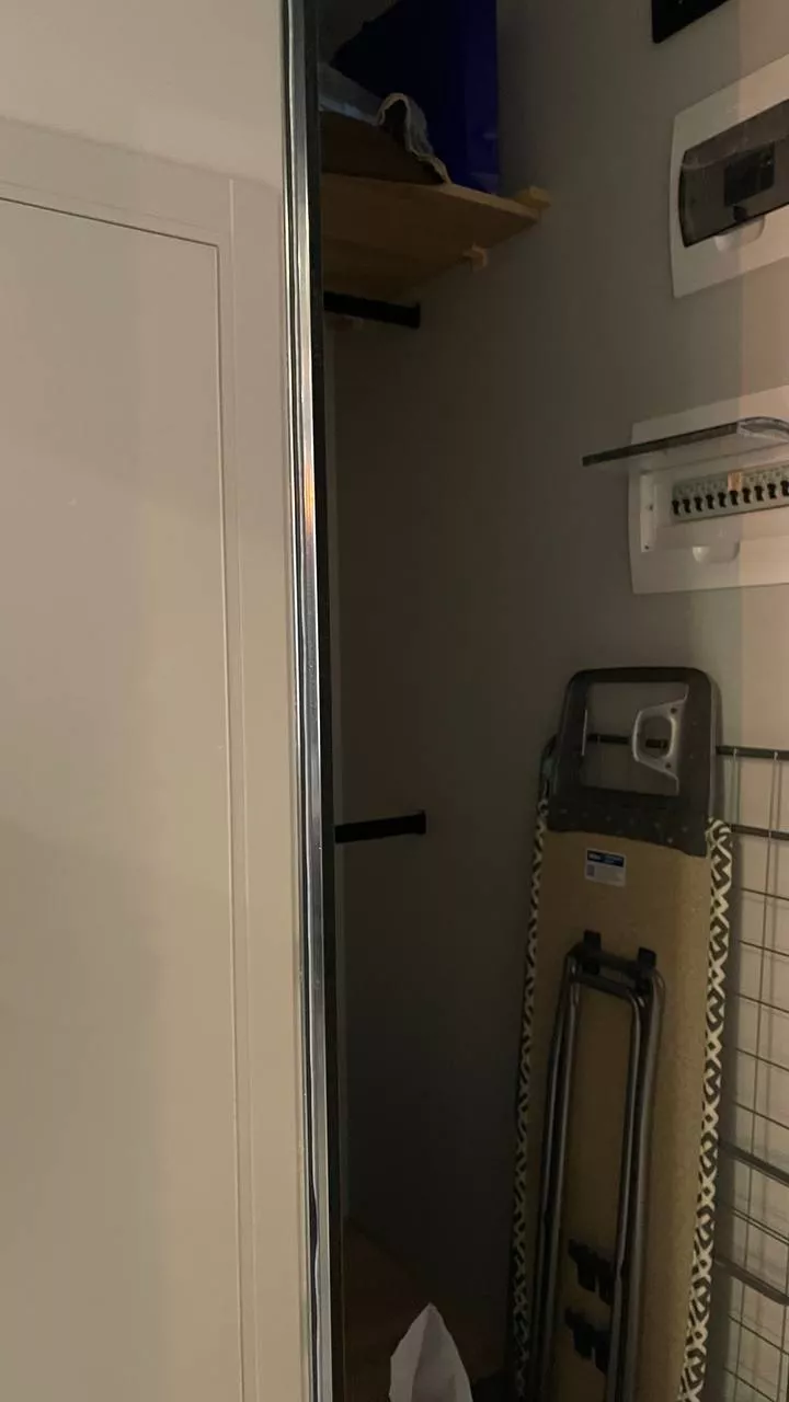 . Частный сектор Красная Поляна с видом на озеро и горы. Красная Поляна