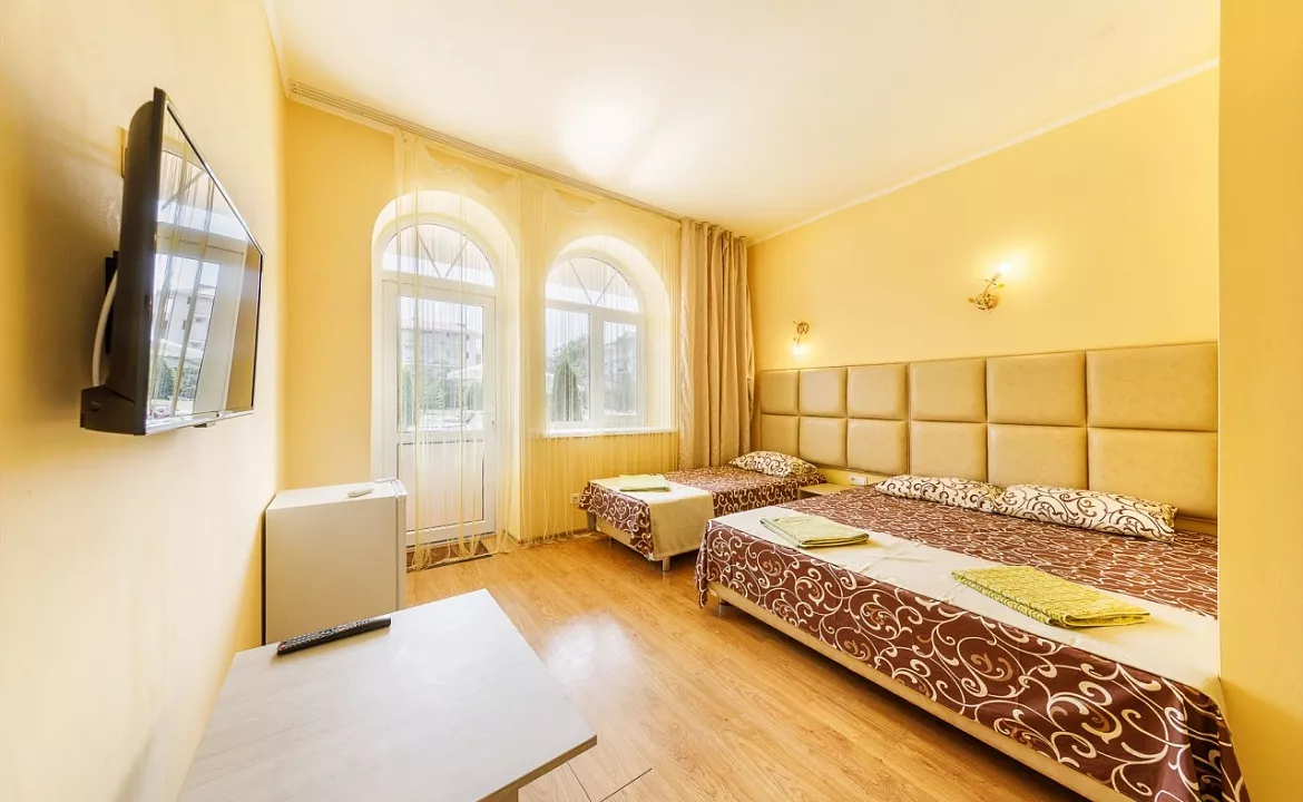 3-местный с террасой / балконом. База отдыха "Тюльпан". Витязево