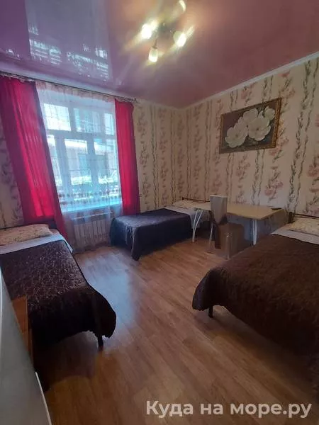 Стандартный трёхместный номер с 3-мя кроватями. Гостевой дом "Нур". Ольгинка