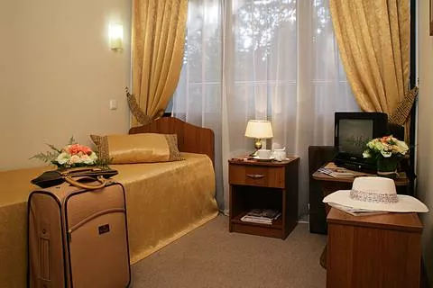 . Гостевой комплекс «Golden Family». Алушта