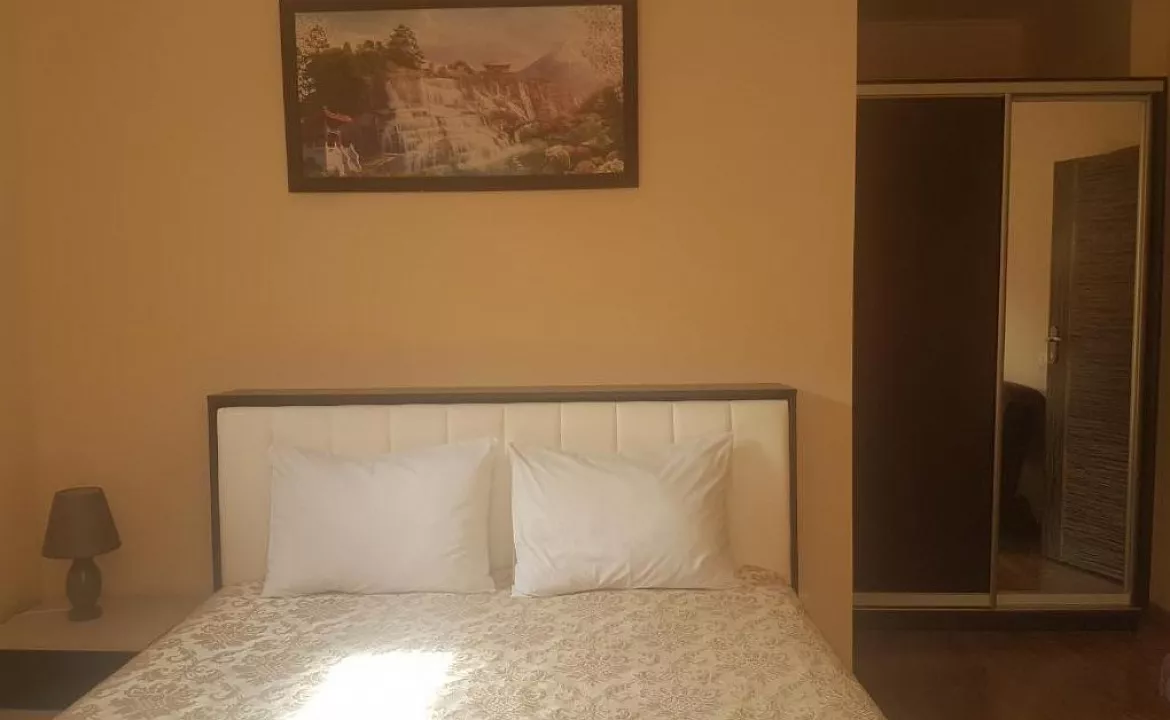 Трехместный номер с собственной ванной комнатой. Отель На Поляне. Красная Поляна