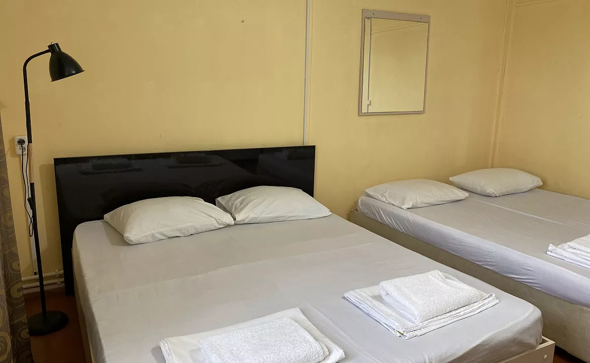 Четырёхместный . Гостевой дом АКВАТОРИЯ . Кучугуры