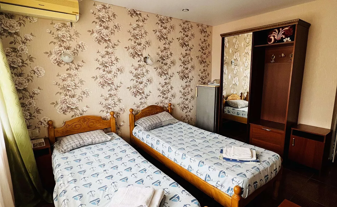 Стандарт 2-х местный. Отель «Черноморец». Лазаревское Стандарт 2-х местный. Отель «Черноморец». Лазаревское