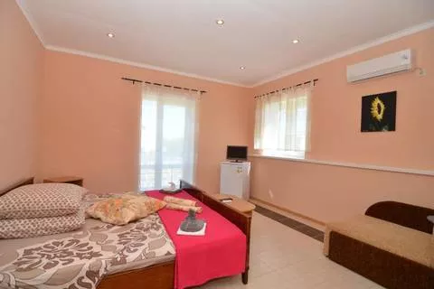 3-х местный «Стандарт». Гостевой дом «Ларимар». Береговое