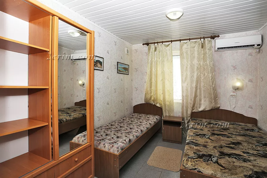 2-х комнатный 4-5-ти местный номер. Гостевой дом "Крымский кораблик". Орджоникидзе