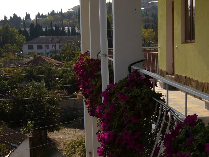 Корпус на ул. Морской,9а - Полулюкс 100 м к морю. Частное домовладение КАТЮША. Малореченское