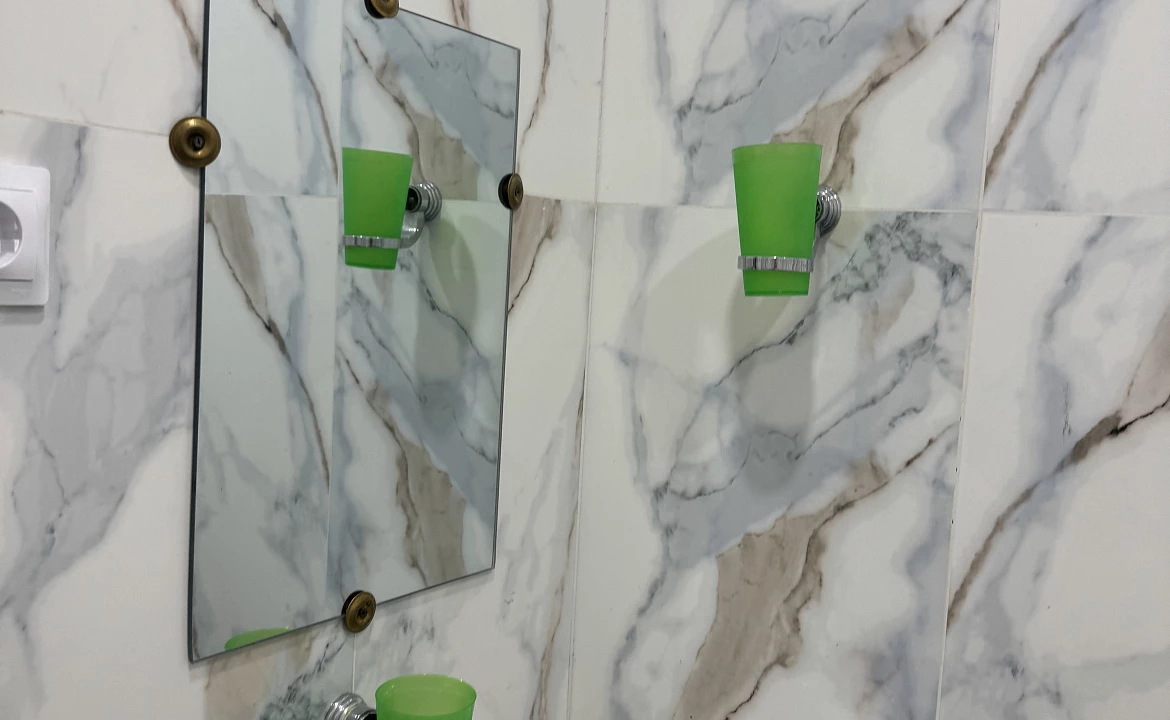 1 комнатный номер с балконом с видом на море . Гостевой дом "Пантера". Гагра