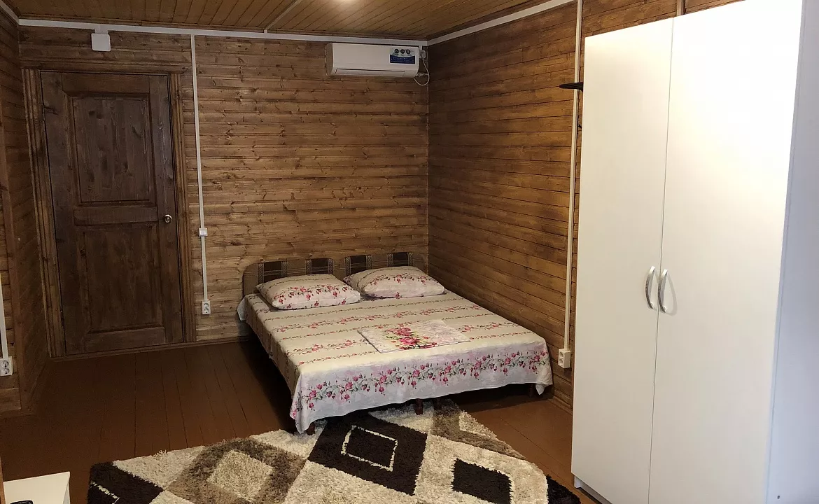4-х местный номер ЛЮКС 23 кв метра. Гостевой дом "Эко отдых в срубе". Лазаревское 4-х местный номер ЛЮКС 23 кв метра. Гостевой дом "Эко отдых в срубе". Лазаревское