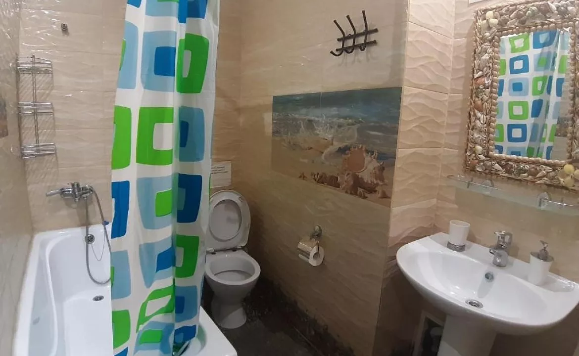 Трехместный номер с собственной ванной комнатой. Отель На Поляне. Красная Поляна