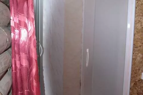 Номер 5-ти местный 3-х комнатный «Деревянный». Гостевой дом «Виктория» - Заозерное. Заозерное Номер 5-ти местный 3-х комнатный «Деревянный». Гостевой дом «Виктория» - Заозерное. Заозерное