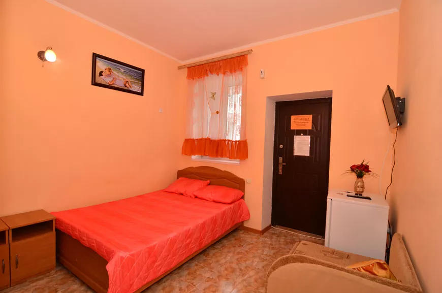 2-местный номер «Апельсиновый». Гостевой дом Гостевой дом «Радуга». Саки 2-местный номер «Апельсиновый». Гостевой дом Гостевой дом «Радуга». Саки