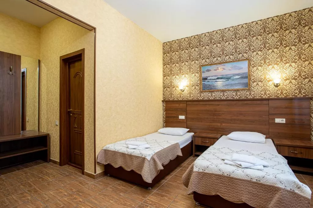 Стандартный трехместный номер. Отель Атмосфера. Кабардинка Стандартный трехместный номер. Отель Атмосфера. Кабардинка