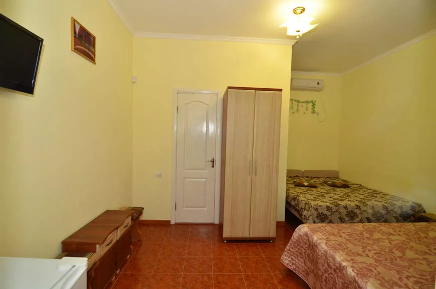 4-местный номер «Мятный». Гостевой дом Гостевой дом «Радуга». Саки 4-местный номер «Мятный». Гостевой дом Гостевой дом «Радуга». Саки