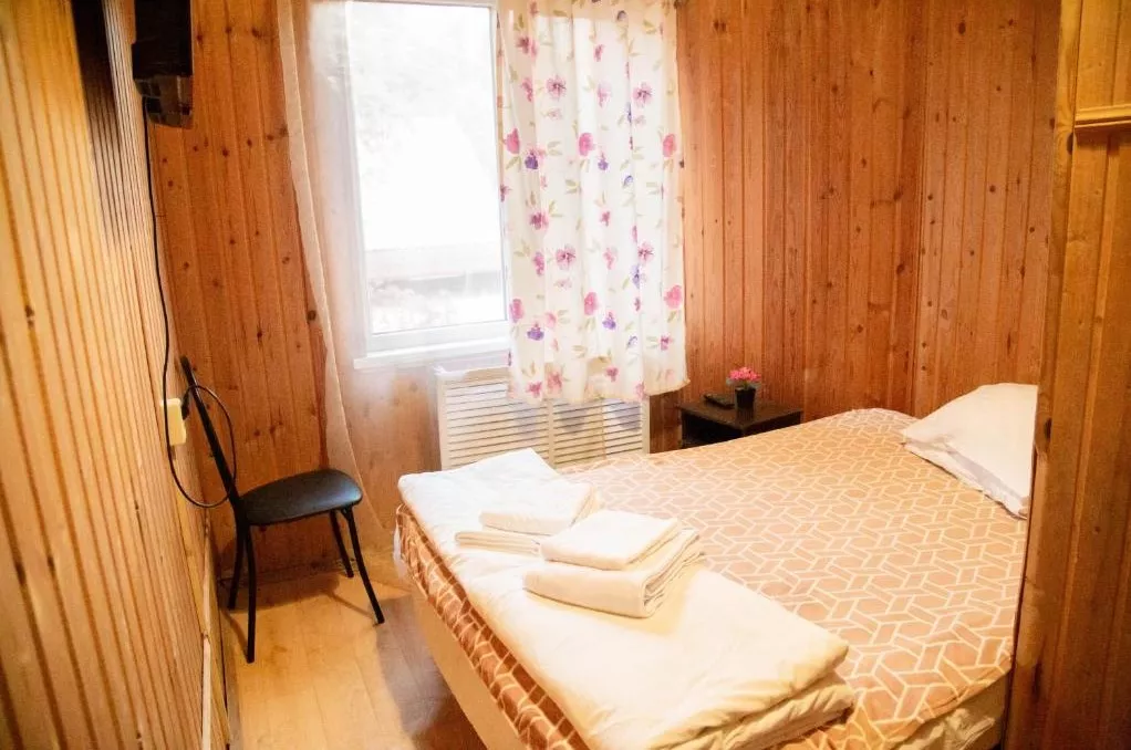 Небольшой одноместный номер. Гостевой дом Калинка. Красная Поляна