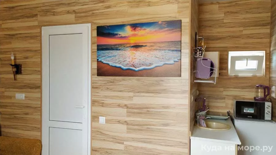 СТУДИЯ С КУХНЕЙ, ДУШЕМ И ТУАЛЕТОМ, ТВ, КОНДИЦИОНЕРОМ, БАЛКОНОМ - ДО 5 ЧЕЛОВЕК. Частный сектор "На Михайловский  8". Архипо-Осиповка