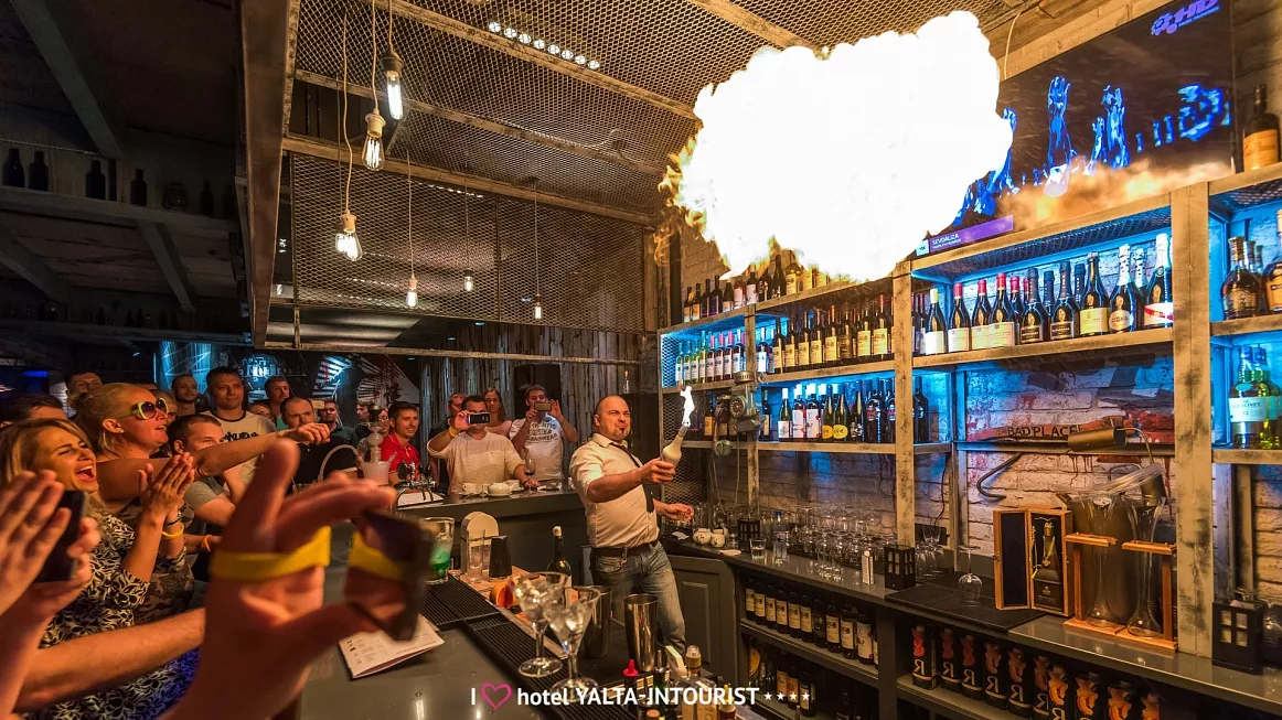 . Гостиница Yalta Intourist. Ялта