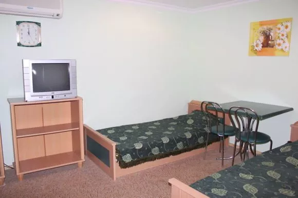 Номера со своим двориком на Маратовской 57. Отель Кайрос. Кореиз