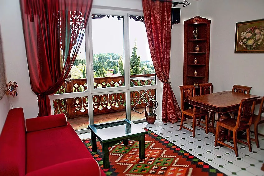 Вилла «Дом Луны». Виллы "Мераба". Гурзуф