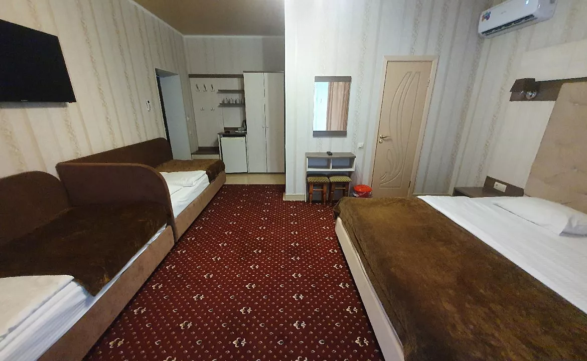 4-х местный стандарт. Гостиница  № 56 Семейный **. Симферополь