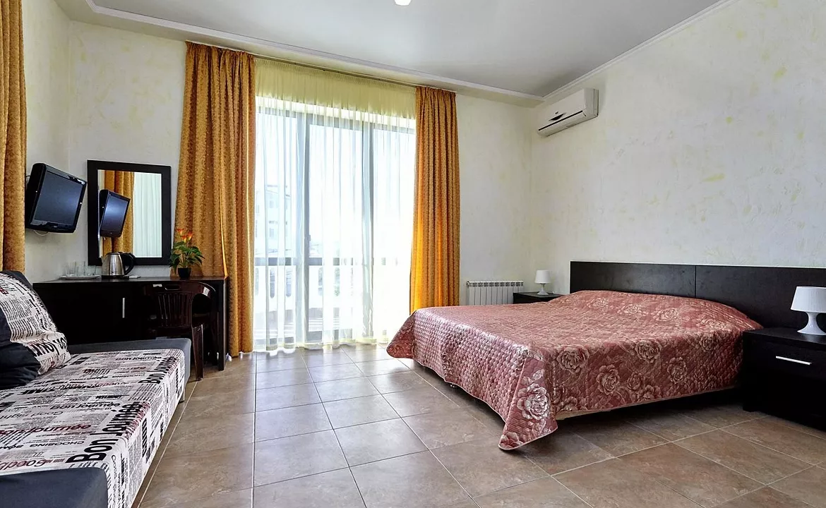 З-х местный с балконом. Гостевой дом "ВИКТОРИЯ". Геленджик З-х местный с балконом. Гостевой дом "ВИКТОРИЯ". Геленджик