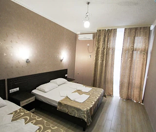 ПОЛУЛЮКС 3-Х МЕСТНЫЙ. Отель “ЯНАКИС”. 