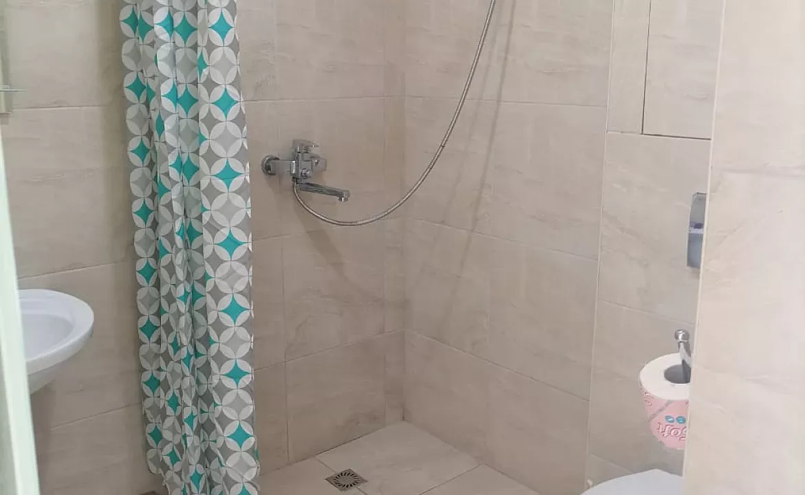 Трехместные апартаменты. Гостевой дом Четыре сезона. Лоо