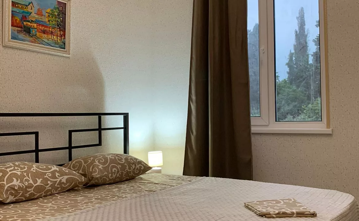 Апартаменты с кухней на два номера. Гостевой дом ЭЙВА. Пицунда