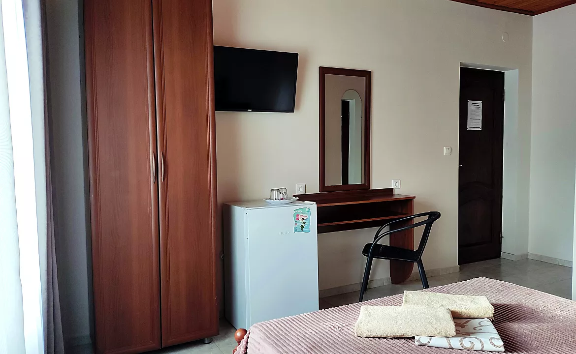 Двухместный с удобствами и балконом. Гостевой дом "Одиссей" - Кабардинка. Кабардинка Двухместный с удобствами и балконом. Гостевой дом "Одиссей" - Кабардинка. Кабардинка