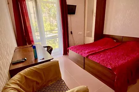 Двухместная комната с санузлом. Частный сектор "Светлана на Луговой". Адлер