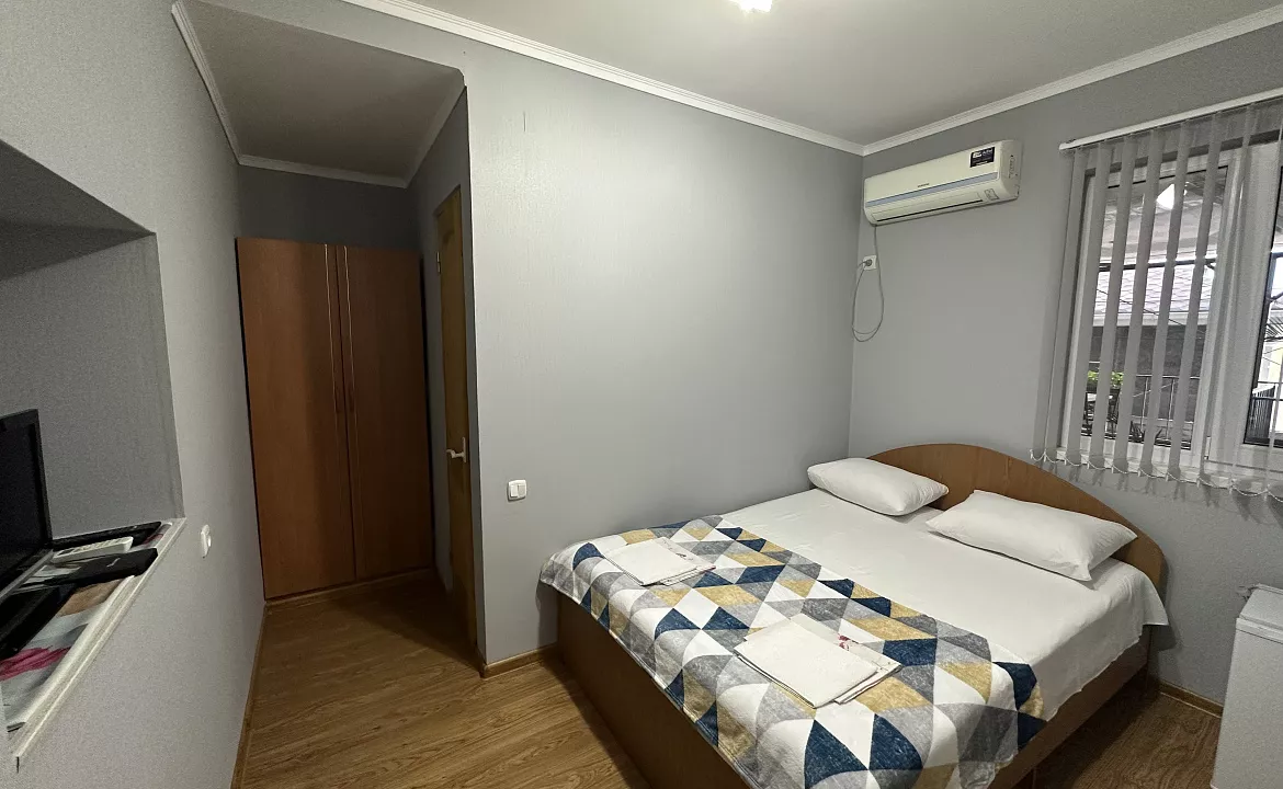 Семейный номер . Гостевой дом У Сергея и Веры . Гагра