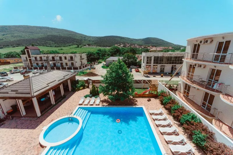 . Отель "Платан". Кабардинка