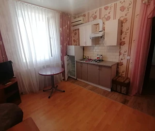 Студия номер 8. Гостевой дом НА САМБУРОВА. 