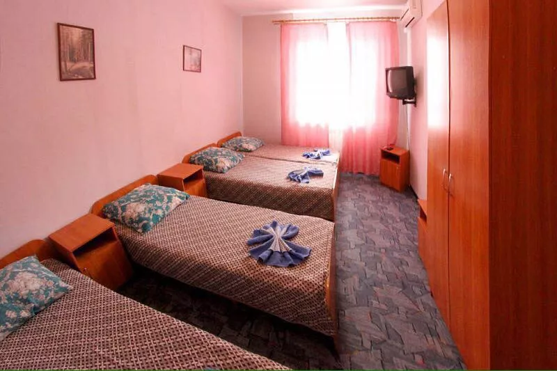 Четырехместный номер с удобствами на блок. Гостиница "Алекс". Витязево