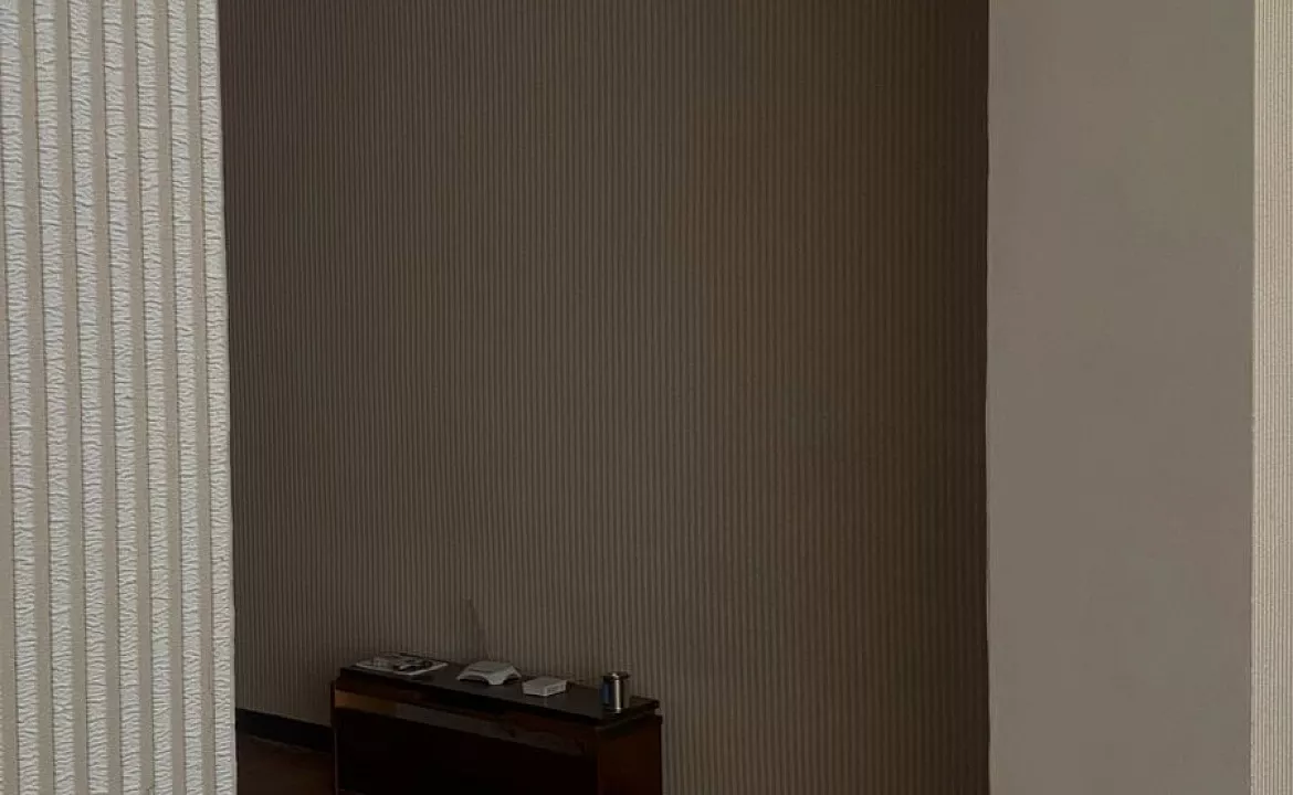 Двухкомнатная квартира под ключ. Двухкомнатная квартира у рынка . Гагра