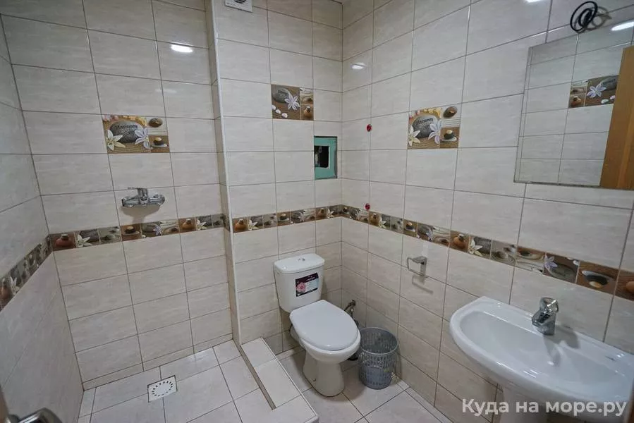 Номер на двоих с балконом . Гостиница «У Розы». Лазаревское